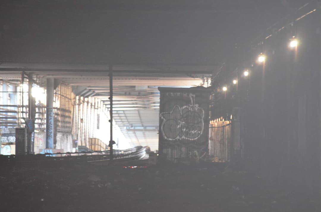 A bit further down into the tunnel where you can now see the portal to the bridge.