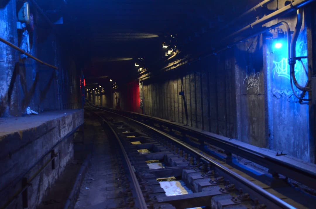 Tunnel leading to the loop